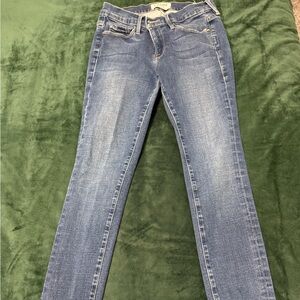 Frame Denim Blue Skinny Jeans with Classic Style